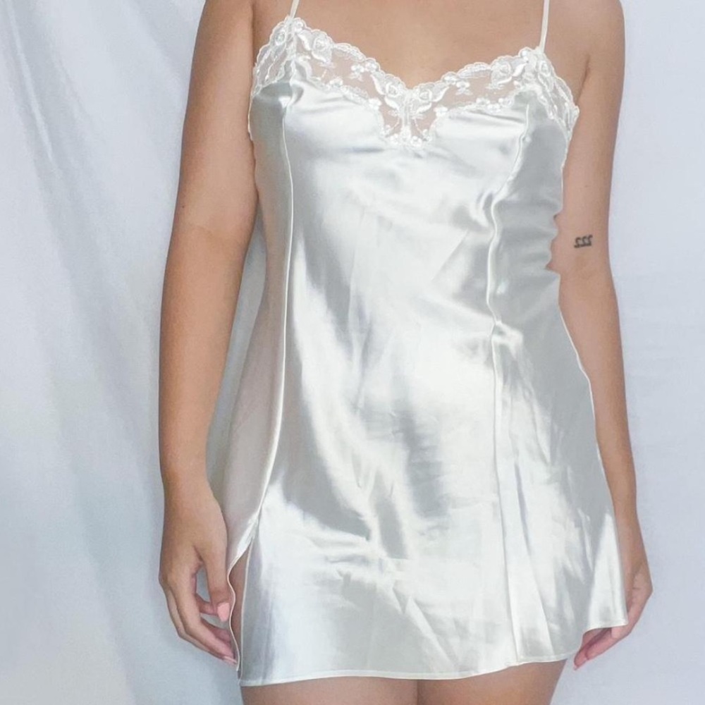 EUC Victorias Secret Ivory Satin Lace Sequin Chemise Nightgown Slip Dress Small